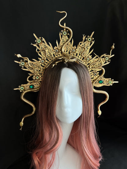 Medusa gorgon crown serpent