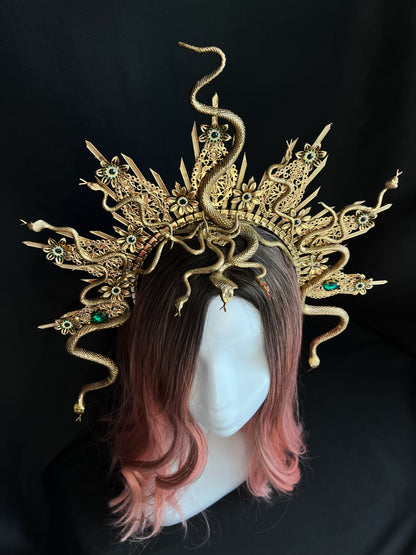 Medusa gorgon crown serpent